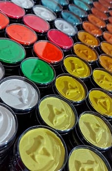 Maquillaje en pastilla, colores básicos