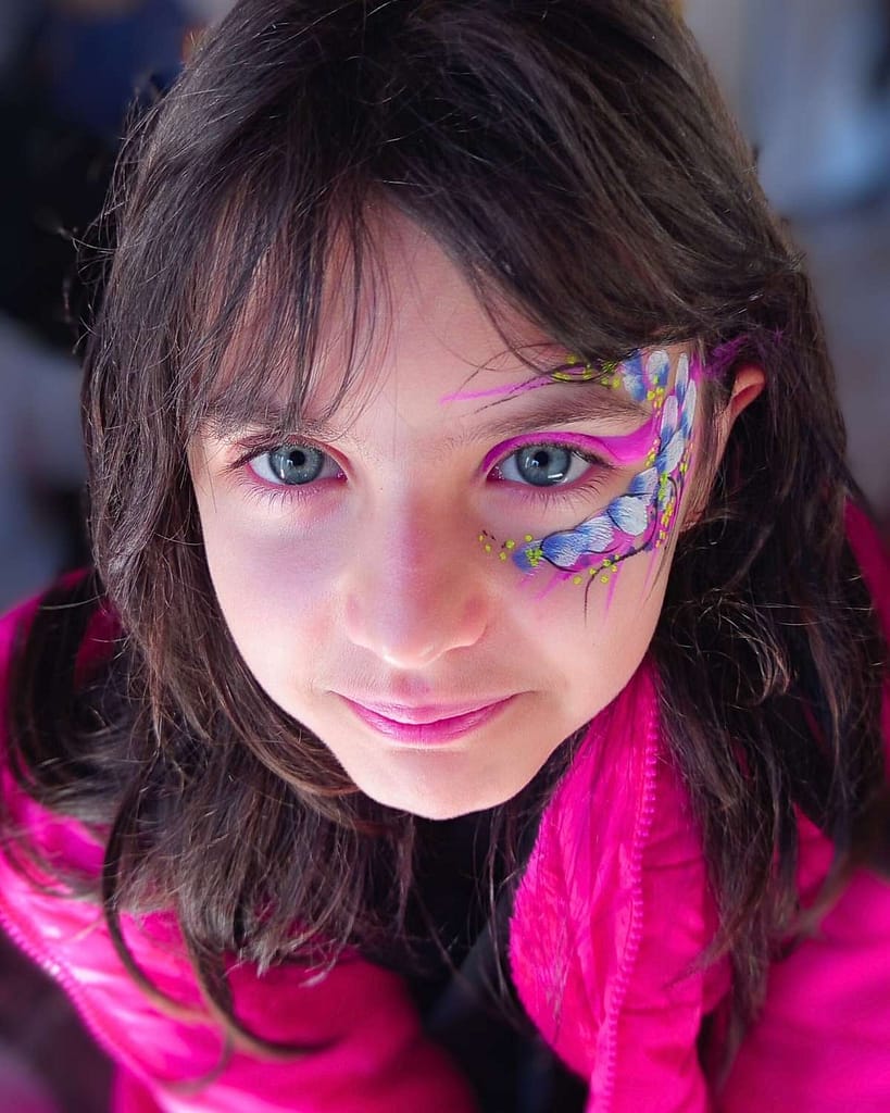 Maquillaje artístico infantil abstracto